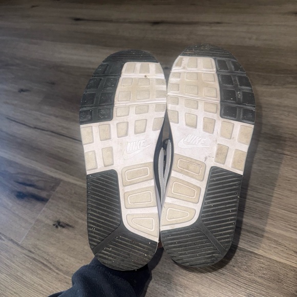 Nike Women’s Black and White Air Max SC Sneakers | Size 7 | Gently Used - Picture 5 of 8